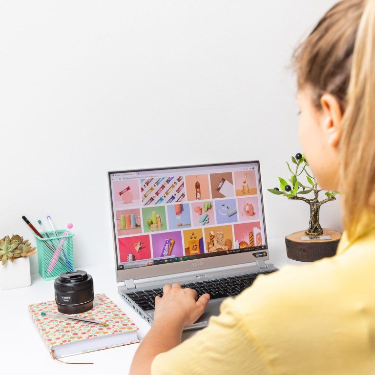 fotografía de mesa de trabajo de estudio de fotografía de producto creativa. Cómo encontrar clientes como Fotógrafo profesional. Capturando la Esencia Fotografía publicitaria de producto y gastronomía creativa con fines comerciales