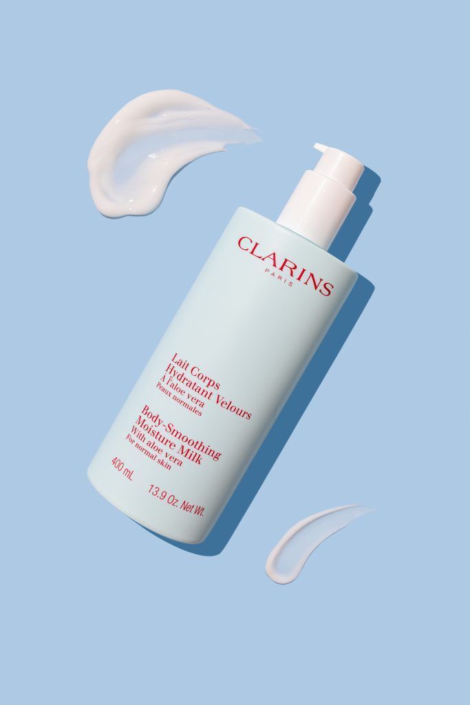 fotografía de producto comercial crema corporal de la marca de higiene clarins. Capturando la Esencia fotógrafa creativa para contenido de redes sociales y publicidad