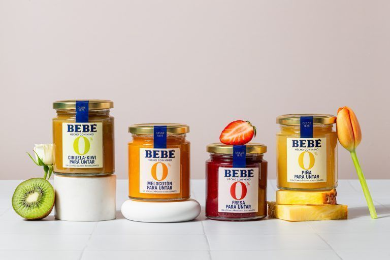 Fotografía de gama de mermeladas de la marca Bebé. Capturando la Esencia Fotógrafa comercial Jaén especializada en fotografía de producto para redes sociales