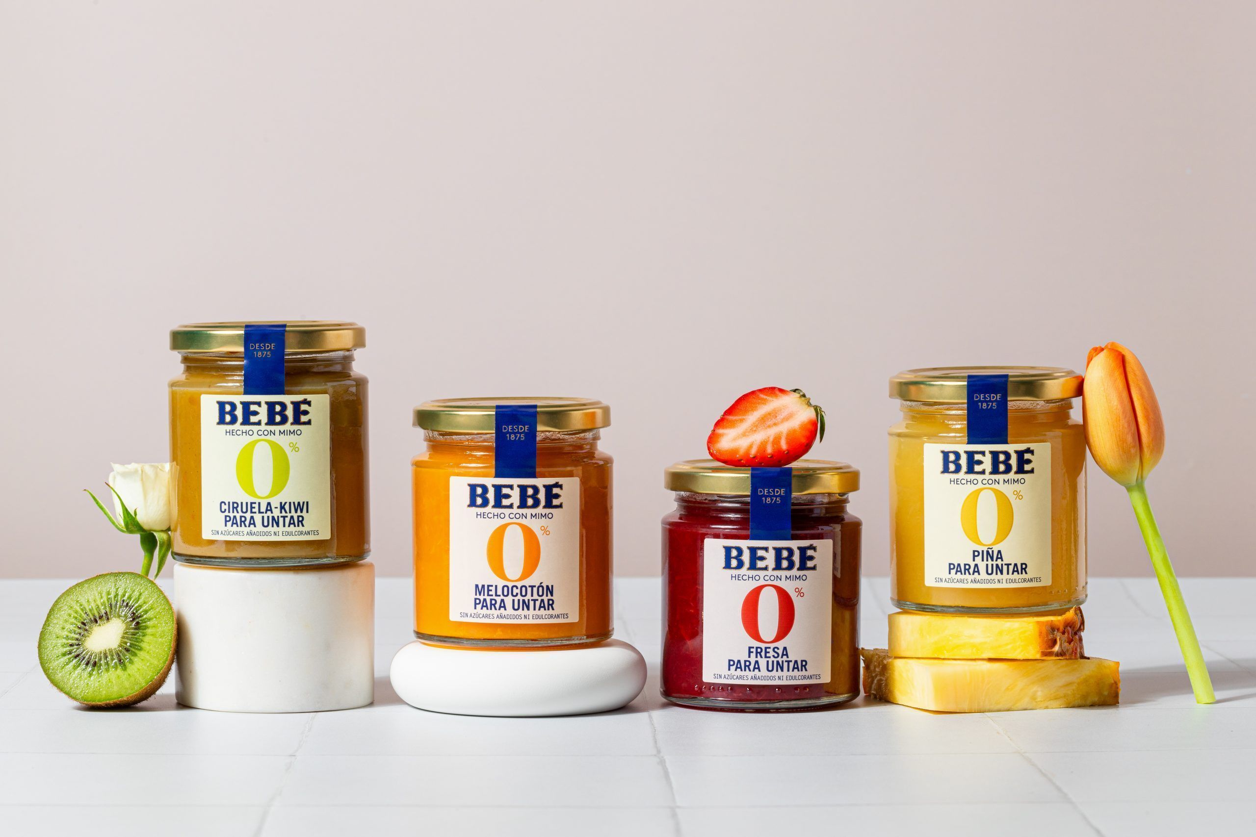Fotografía de gama de mermeladas de la marca Bebé. Capturando la Esencia Fotógrafa comercial Jaén especializada en fotografía de producto para redes sociales